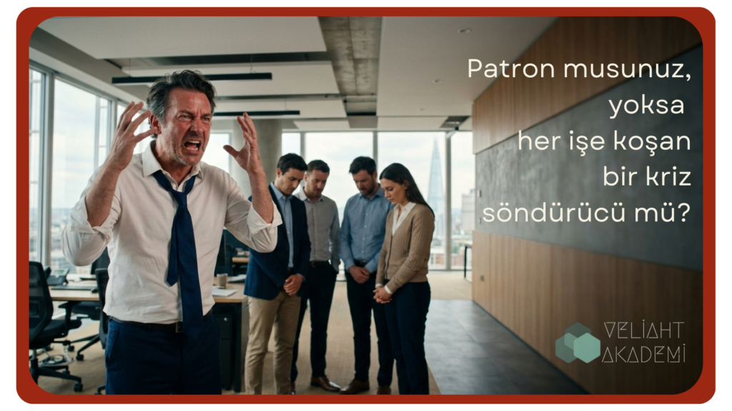 Ofiste sinirli ve stresli bir patron, arkasında sessiz ve tedirgin bekleyen ekip; ‘Patron musunuz, yoksa her işe koşan bir kriz söndürücü mü?’ yazısı.